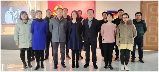 厅第三党支部开展“党旗映天山”主题党日活动